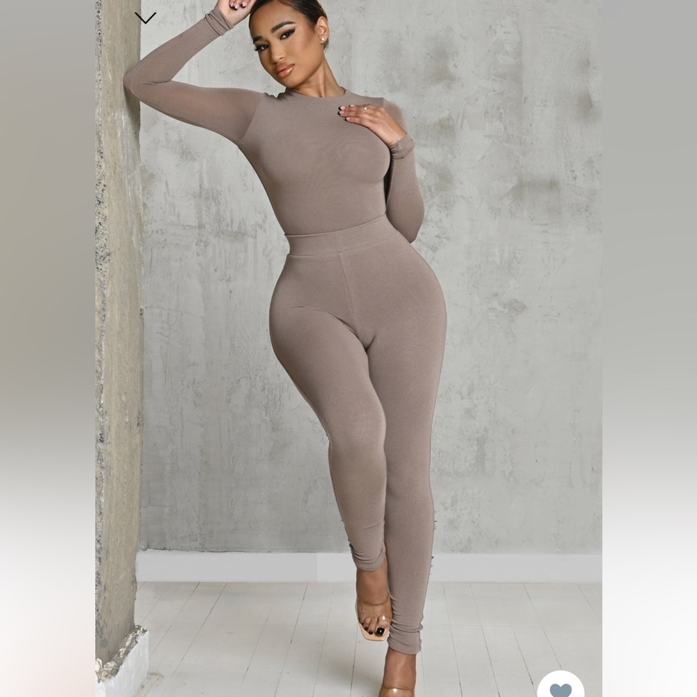 Two piece Legging/ Bodysuit Set XL